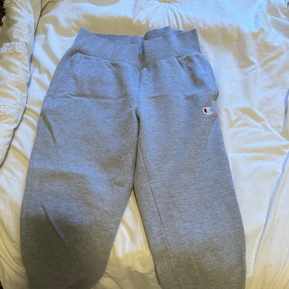 Champion Women's Reverse Weave Joggers, Left Hip C in Oxford Grey - Picture 4 of 5